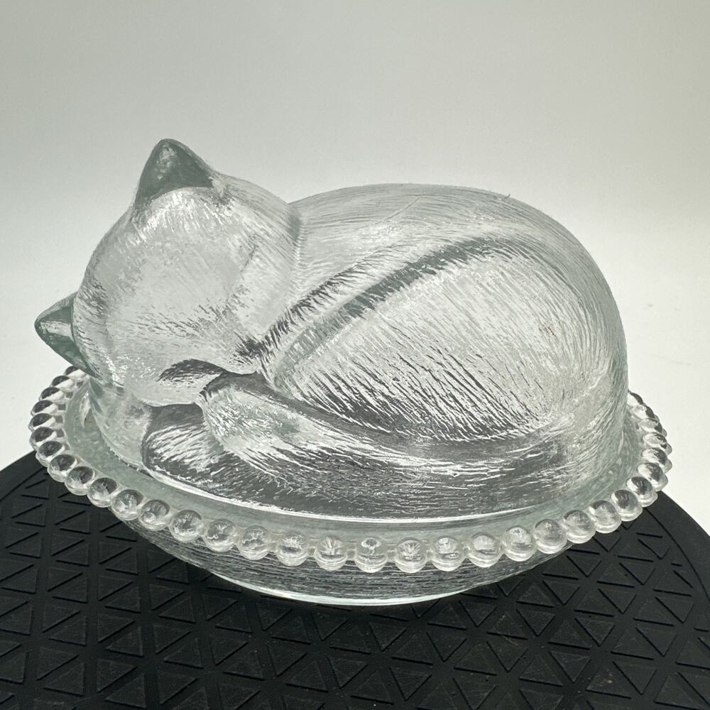 Vtg Indiana Glass “ Sleeping Cat On Nest” Covered Dish EUC